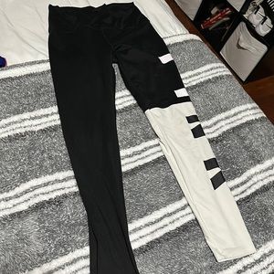 Victoria’s Secret Pink leggings